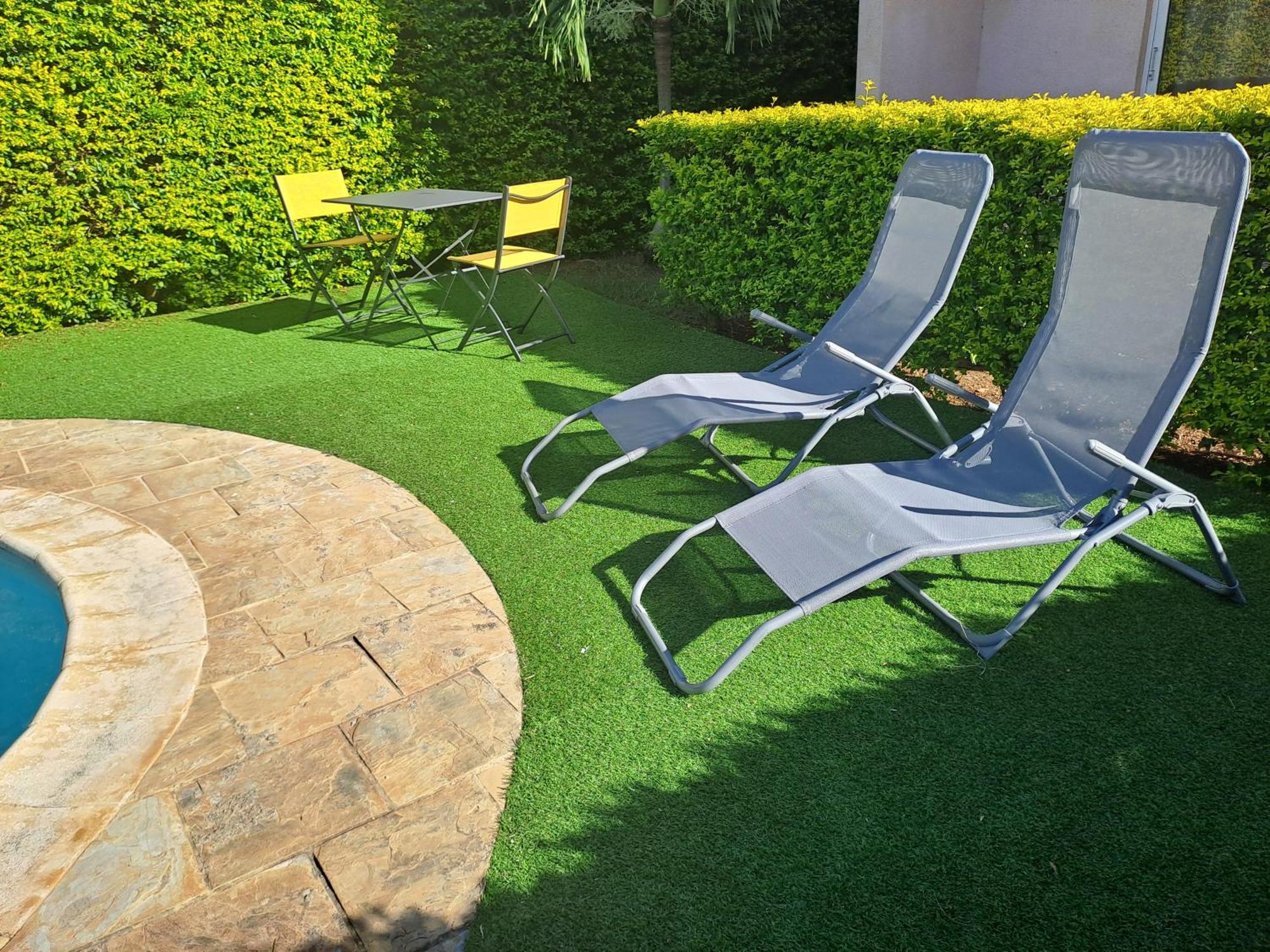 Appartement Paisible Avec Jardin & Piscine Albion Exterior foto
